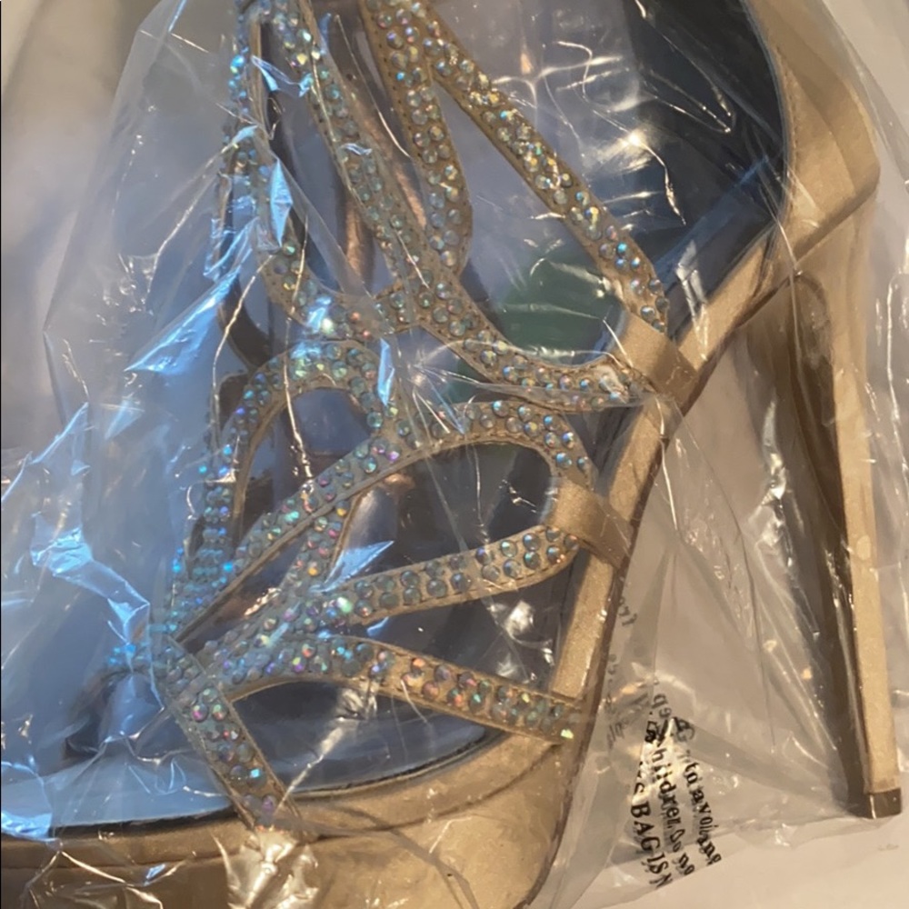 Steve Madden singer champagne heels size 8